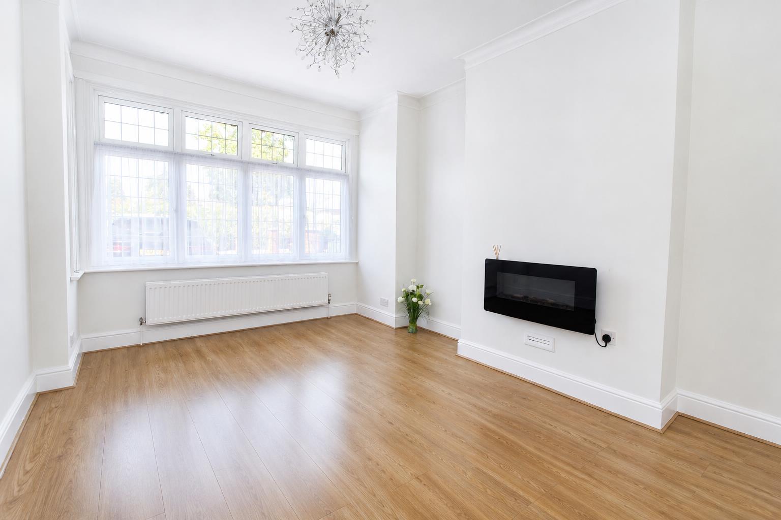 4 bed property in The Crescent, Sutton